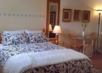 Opus 74 Bed & Breakfast hotel thumbnail 6