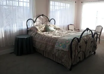Harvelle House Bed & Breakfast hotel thumbnail 5