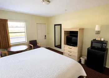 Sebring Inn hotel thumbnail 8