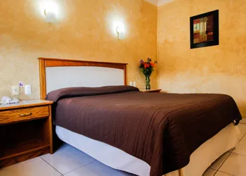 Hotel & Suites Marrod hotel thumbnail 8