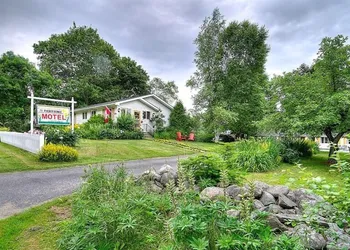 Picket Fence Motel hotel thumbnail 3