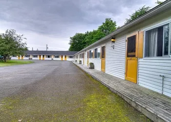 Picket Fence Motel hotel thumbnail 4