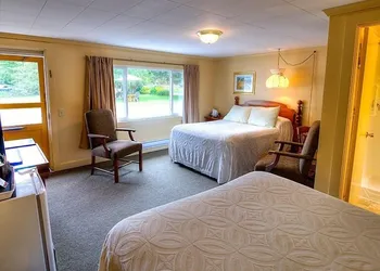 Picket Fence Motel hotel thumbnail 8