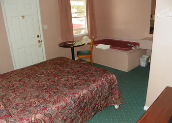 Rainbow Motel hotel thumbnail 5