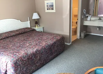 Rainbow Motel hotel thumbnail 7
