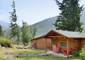 Creekside Lodge at Yellowstone hotel thumbnail 7