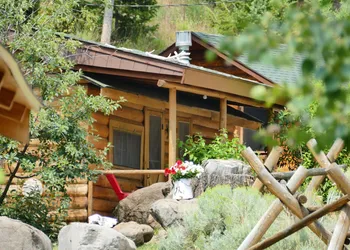 Creekside Lodge at Yellowstone hotel thumbnail 8