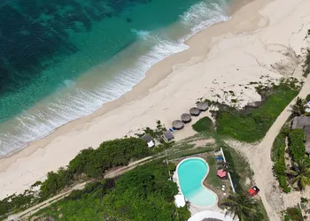 Manta Raya Hotel hotel thumbnail 3