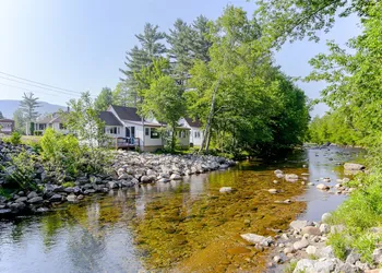 Riverbank Motel and Cabins hotel thumbnail 4