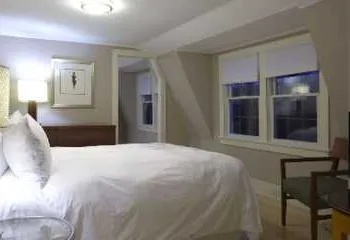 Mooncussers Tavern and Inn hotel thumbnail 2