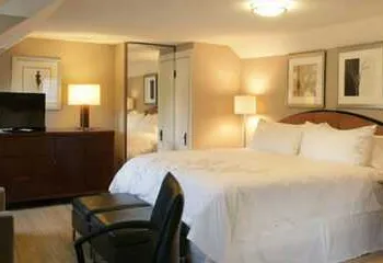 Mooncussers Tavern and Inn hotel thumbnail 3