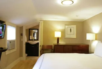 Mooncussers Tavern and Inn hotel thumbnail 4