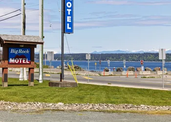 Big Rock Motel hotel thumbnail 3