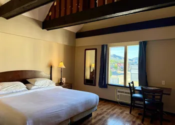 Desert Arms Hotel hotel thumbnail 2