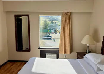 Desert Arms Hotel hotel thumbnail 4