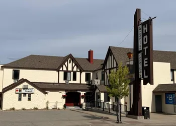 Desert Arms Hotel hotel thumbnail 3