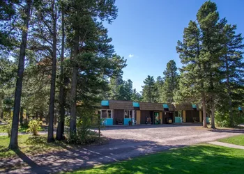 Mountain Pine Motel hotel thumbnail 3