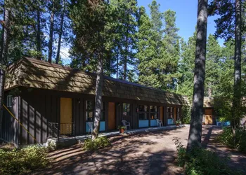 Mountain Pine Motel hotel thumbnail 4