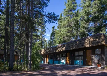 Mountain Pine Motel hotel thumbnail 5