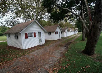 Cabin City Motel hotel thumbnail 2