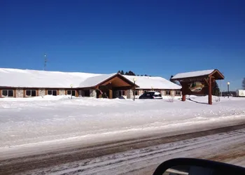 Chicaugon Lake Inn hotel thumbnail 6
