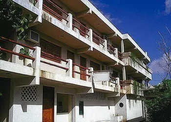 Safari Inn hotel thumbnail 2