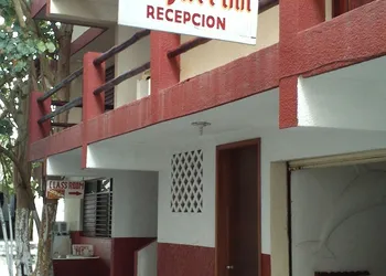 Safari Inn hotel thumbnail 3