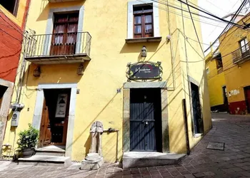 Hotel Plaza Baratillo hotel thumbnail 2