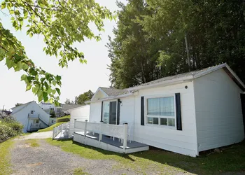 Motels Chalets Flots-Bleus hotel thumbnail 6