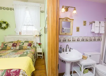 Farmers Guest House hotel thumbnail 6