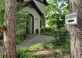Ivy Manor Inn Village Center hotel thumbnail 2