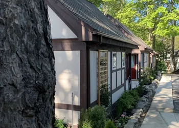 Ivy Manor Inn Village Center hotel thumbnail 3