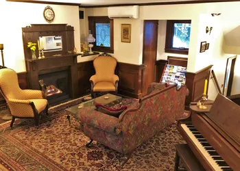 Ivy Manor Inn Village Center hotel thumbnail 8