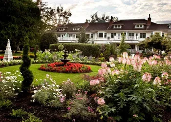 Crown Mansion Boutique Hotel & Villas hotel thumbnail 3