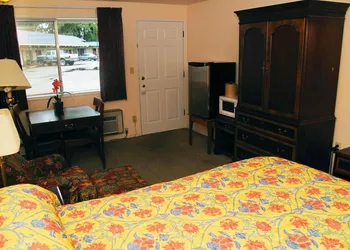 Skagit Motel hotel thumbnail 4