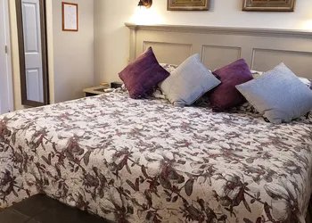 627 On King Bed and Breakfast hotel thumbnail 7