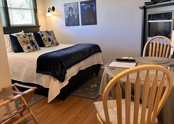 627 On King Bed and Breakfast hotel thumbnail 8