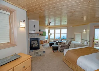 Surfside on Lake Superior hotel thumbnail 6