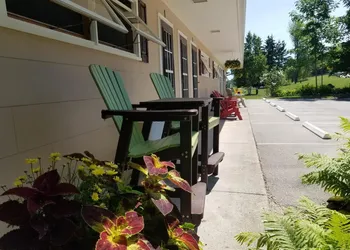 Square Rigger Harbor Motel hotel thumbnail 8