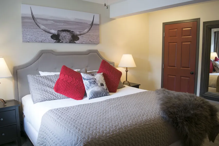 Yamnuska Suites hotel detail image 6