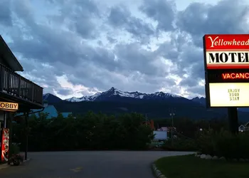 Yellowhead Motel hotel thumbnail 2