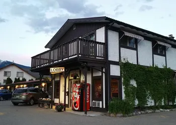 Yellowhead Motel hotel thumbnail 5