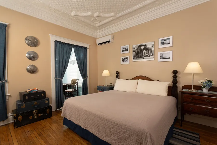 Bottger Mansion of Old Town hotel detail image 6
