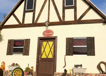 Fernabella's Lodge hotel thumbnail 3
