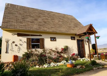 Fernabella's Lodge hotel thumbnail 6