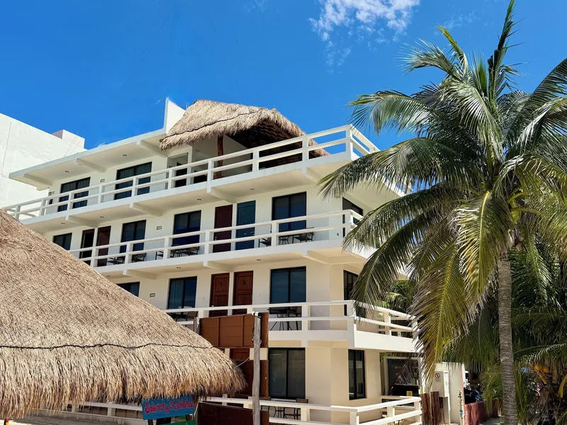 Chichis and Charlies Beachfront hotel detail image 2