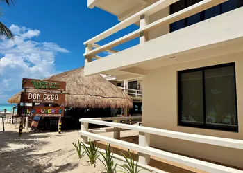 Chichis and Charlies Beachfront hotel thumbnail 3