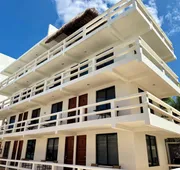Chichis and Charlies Beachfront hotel detail image 5