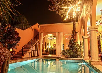 Ochenta Y Dos an urban bed & breakfast hotel thumbnail 2