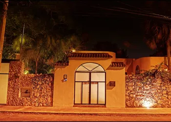 Ochenta Y Dos an urban bed & breakfast hotel thumbnail 3